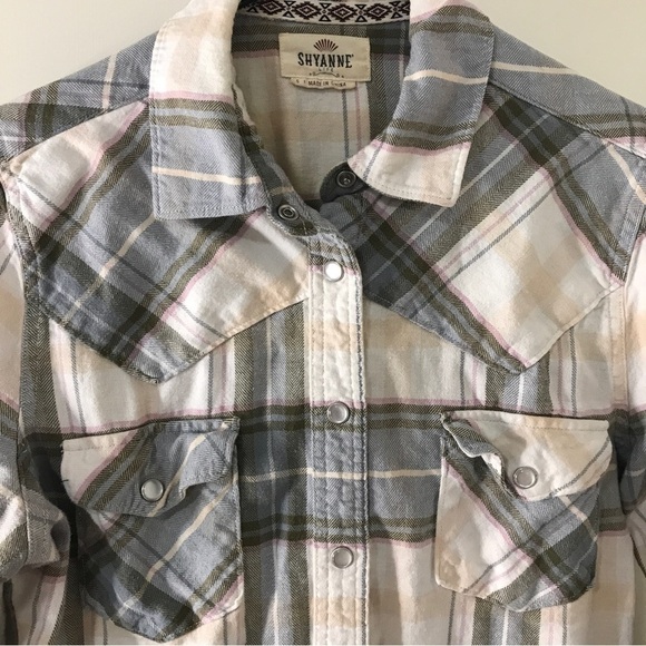 Shyanne cotton spandex light gray plaid button down long sleeve shirt size Small - Picture 3 of 10